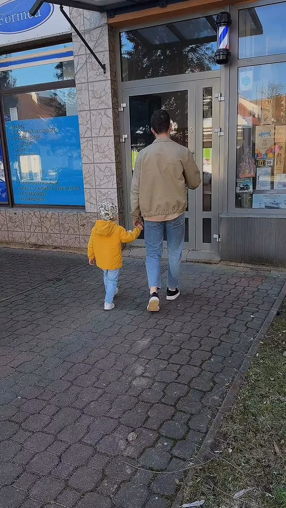 Wejście do salonu Stylowy Brodacz, barber przy Paderewskiego 2 w Dębicy